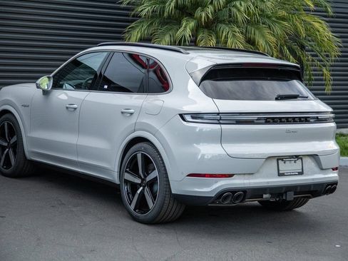 Used 2026 Porsche Cayenne Turbo AWD/4WD image 3