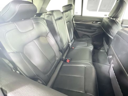 Used 2023 Jeep Grand Cherokee Limited AWD/4WD image 26