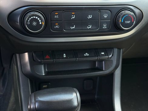 Used 2018 Chevrolet Colorado LT w/ LT Convenience Package RWD image 6