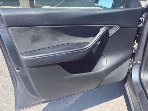 Used 2022 Tesla Model Y Long Range AWD/4WD image 6