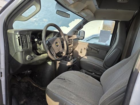 Used 2016 Chevrolet Express 3500 image 3