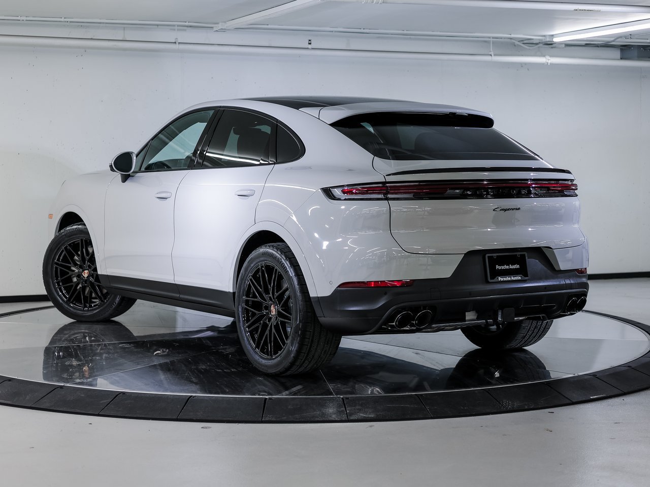 Certified 2026 Porsche Cayenne Coupe AWD/4WD image 3