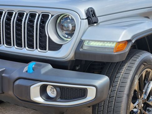 Used 2024 Jeep Wrangler Unlimited Sahara AWD/4WD image 10