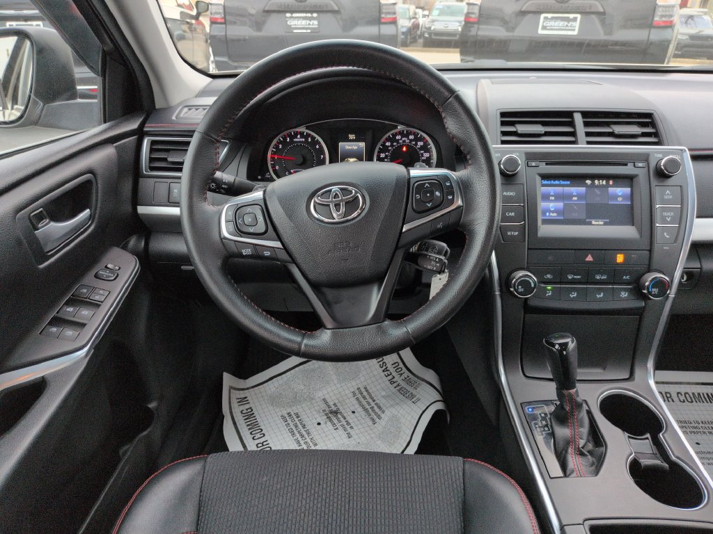 Used 2017 Toyota Camry SE FWD image 13