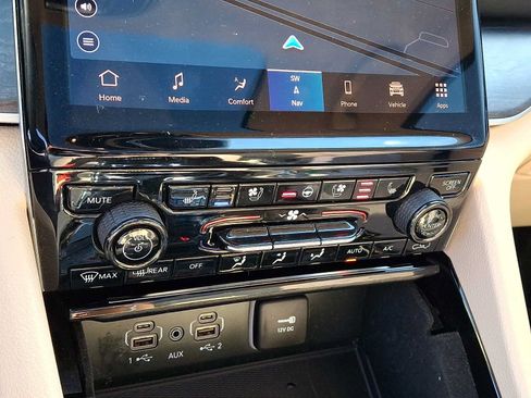 Used 2022 Jeep Grand Cherokee L Limited w/ Luxury Tech Group II AWD/4WD image 19