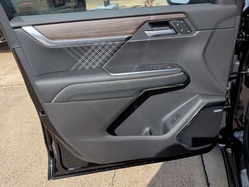 New 2026 GMC Acadia Denali w/ Super Cruise Package image 11