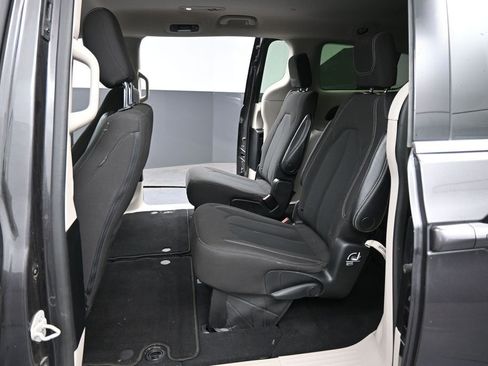 Used 2023 Chrysler Voyager LX FWD image 25