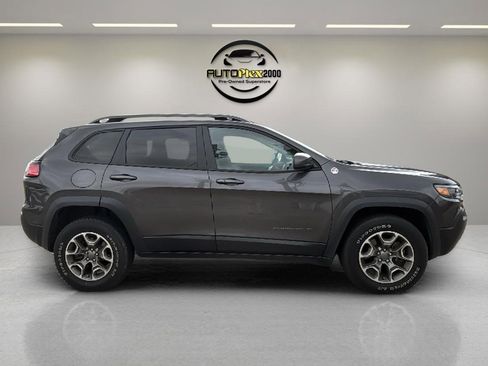 Used 2020 Jeep Cherokee Trailhawk image 3