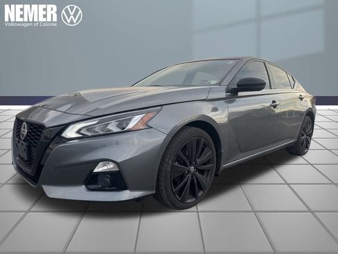 Used 2022 Nissan Altima 2.5 SR w/ Midnight Edition Package image 1
