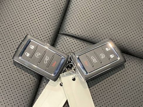 New 2025 Jeep Grand Cherokee Limited w/ Luxury Tech Group II image 31