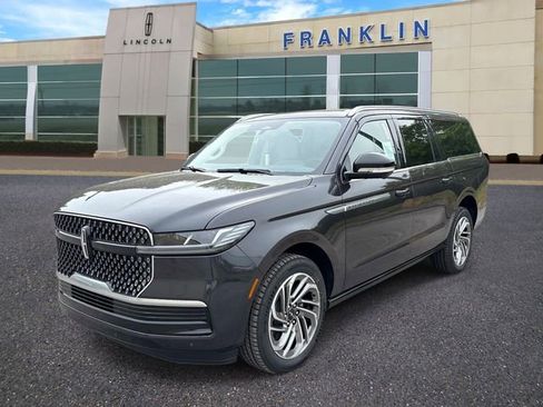 New 2026 Lincoln Navigator L Reserve AWD/4WD image 3