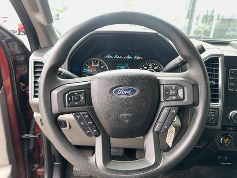 Used 2015 Ford F150 XLT AWD/4WD image 11