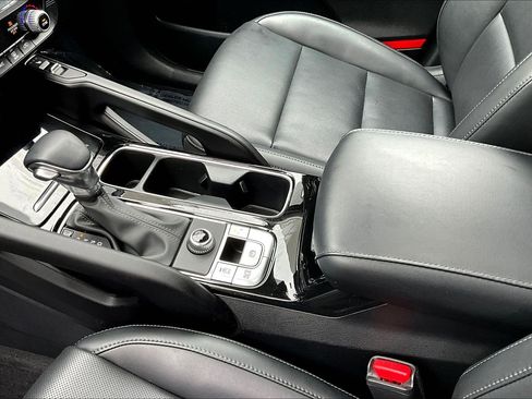 Used 2025 Kia Telluride S FWD image 19