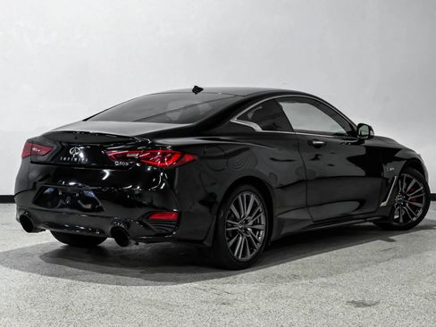 Used 2017 INFINITI Q60 Red Sport 400 RWD image 6