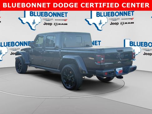 Used 2023 Jeep Gladiator Overland AWD/4WD image 7