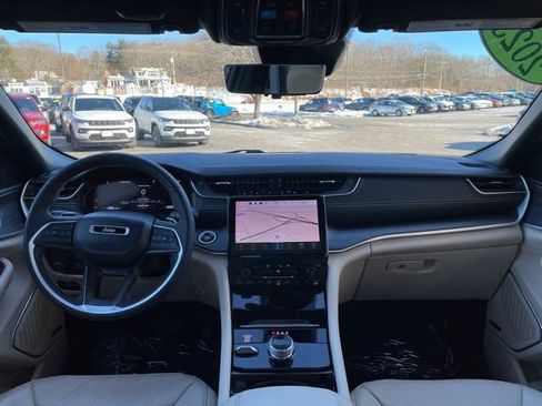 Used 2023 Jeep Grand Cherokee Limited w/ Luxury Tech Group II image 14