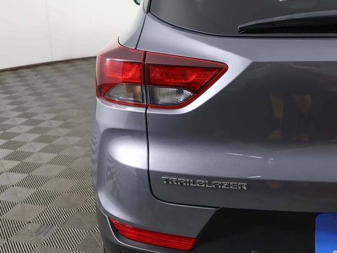 Used 2022 Chevrolet TrailBlazer LT w/ Confidence II Package FWD image 13
