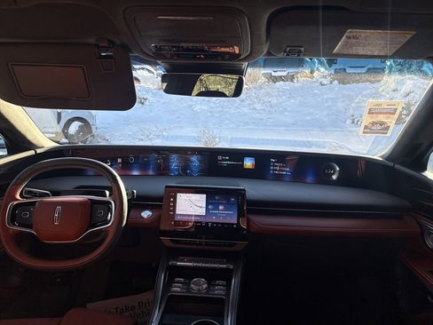 Certified 2024 Lincoln Nautilus Black Label image 25