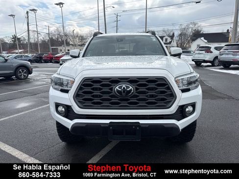 Used 2022 Toyota Tacoma TRD Off-Road w/ Technology Package image 2