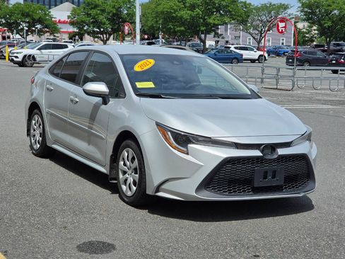 Used 2021 Toyota Corolla LE FWD image 3