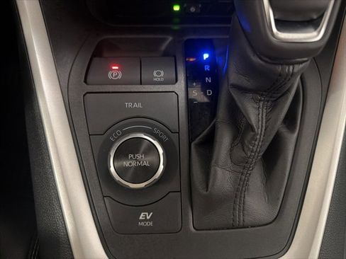 Used 2021 Toyota RAV4 XLE Premium image 28