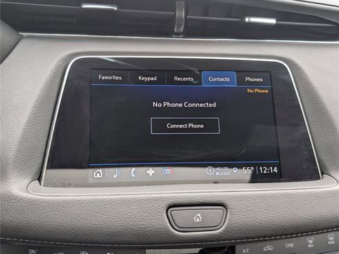 Used 2023 Cadillac XT4 Luxury w/ Cold Weather Package AWD/4WD image 32