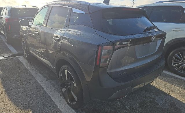 Used 2025 Nissan Kicks SR FWD image 3