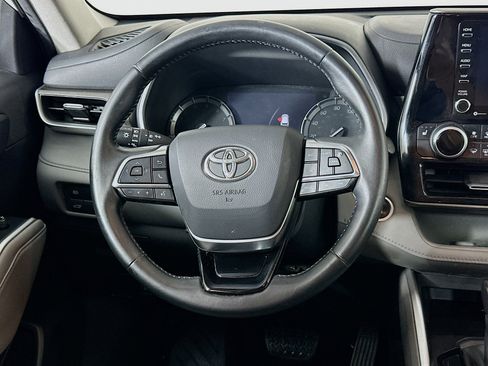 Used 2020 Toyota Highlander XLE image 18