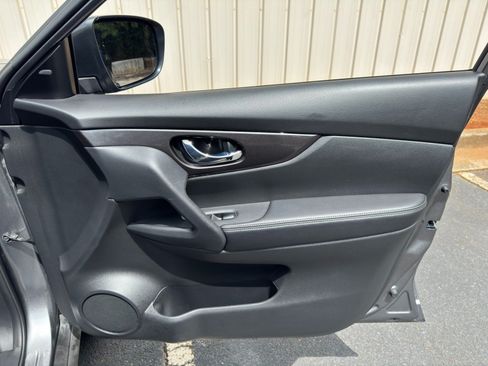 Used 2020 Nissan Rogue SV AWD/4WD image 39