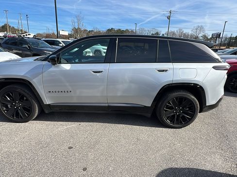 Used 2024 Jeep Wagoneer Launch Edition image 11