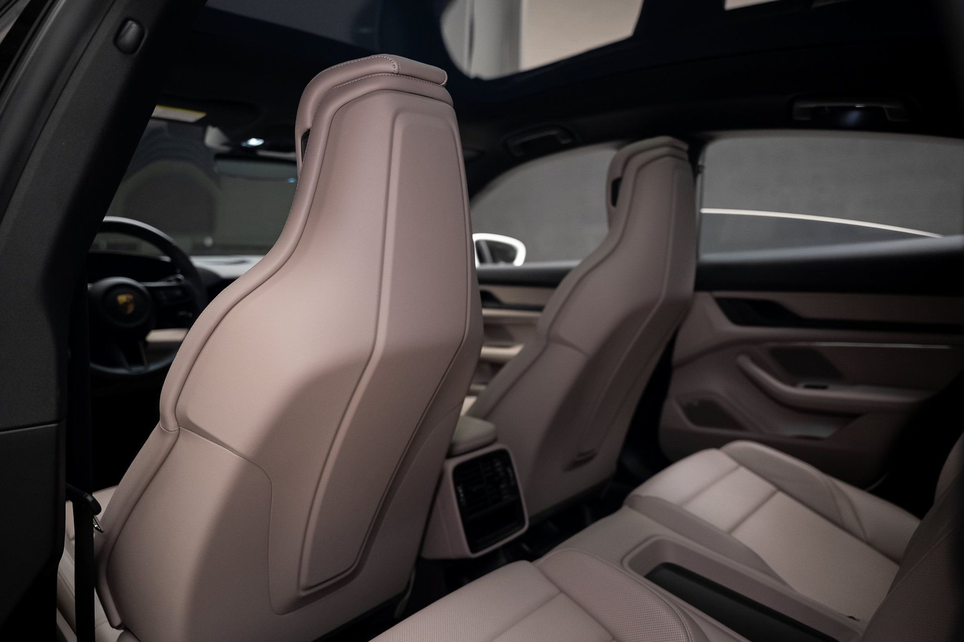 Used 2022 Porsche Taycan RWD image 65