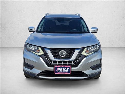 Used 2019 Nissan Rogue SV w/ Premium Package image 2