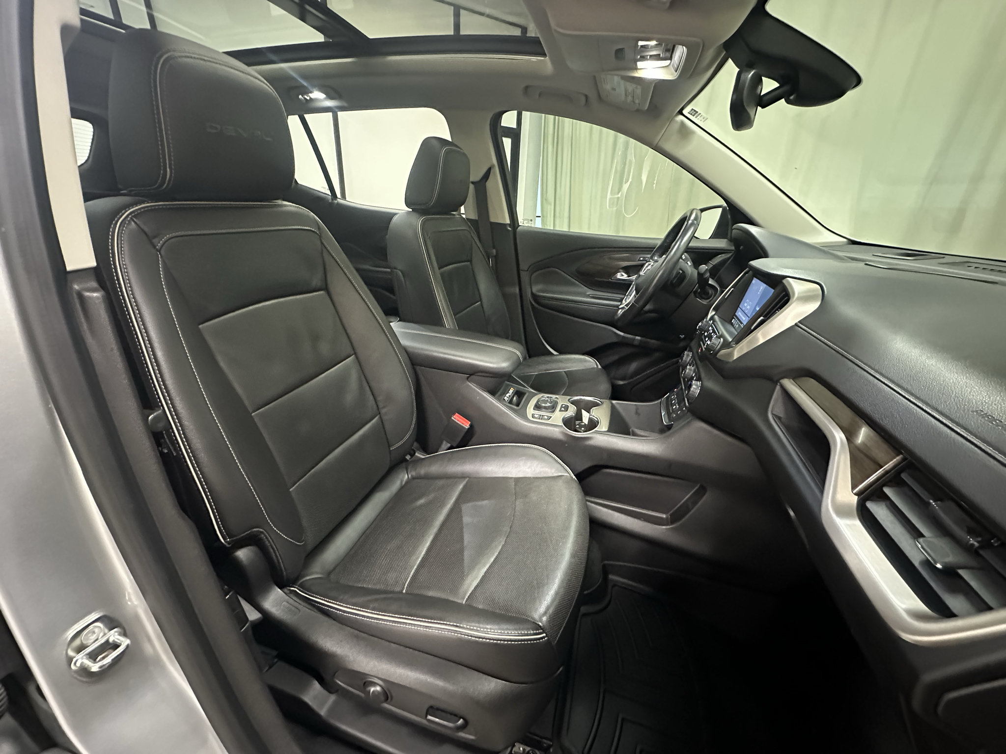 Used 2018 GMC Terrain Denali w/ Advanced Safety Package AWD/4WD image 15