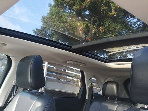 Used 2021 Ford Edge Titanium image 11