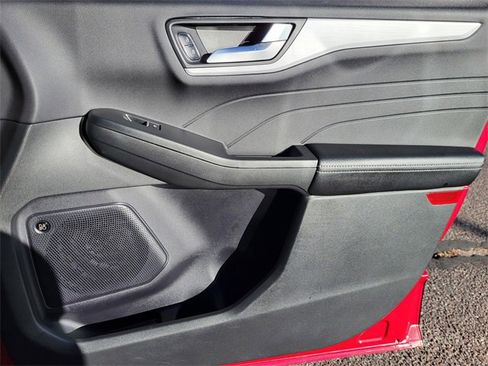 Used 2023 Ford Escape Platinum w/ Premium Technology Package image 28