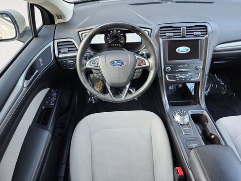 Used 2019 Ford Fusion SE w/ Equipment Group 151A FWD image 10