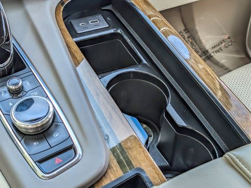 Certified 2022 Cadillac Escalade Premium Luxury Platinum image 31