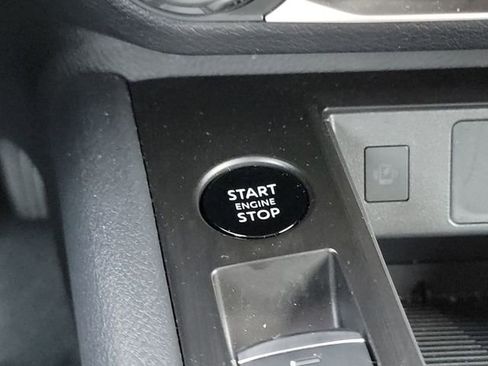 Used 2025 Nissan Kicks SV image 16