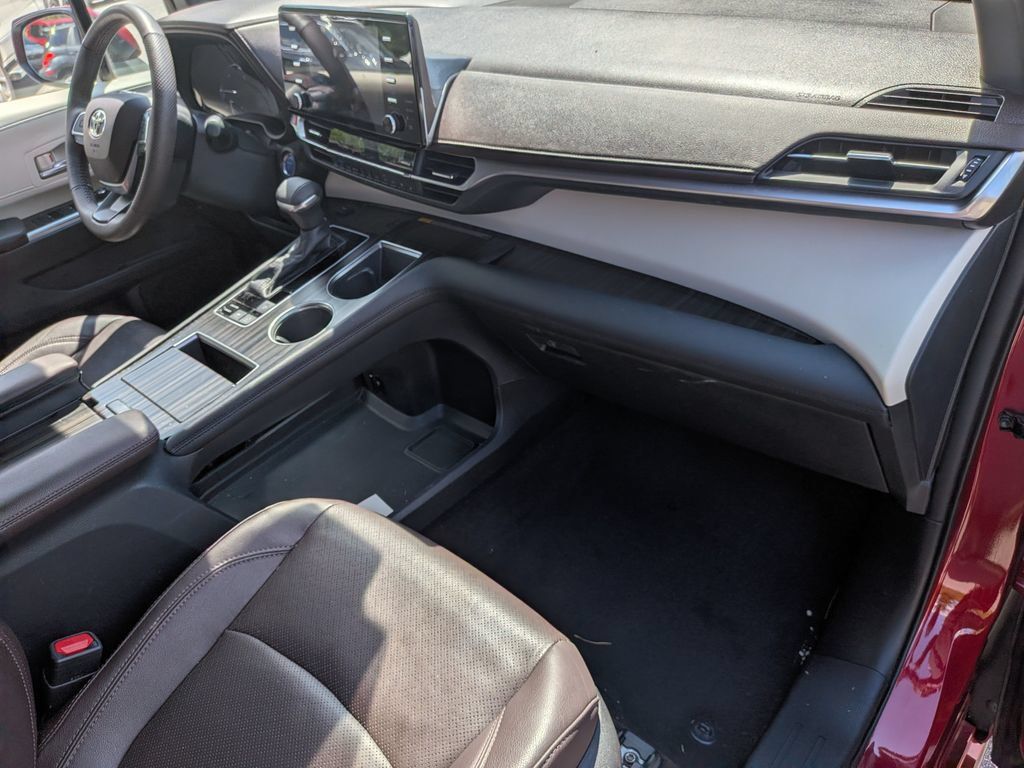 Used 2021 Toyota Sienna Platinum FWD image 30