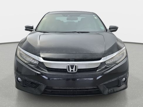 Used 2017 Honda Civic Touring image 2