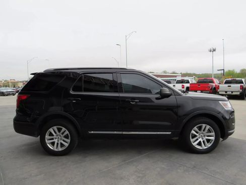 Used 2018 Ford Explorer XLT AWD/4WD image 8