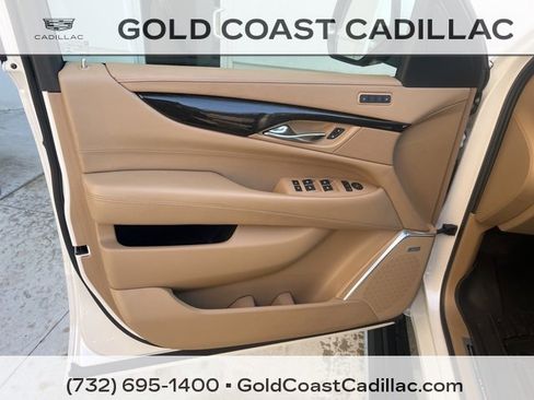 Used 2020 Cadillac Escalade Platinum image 18