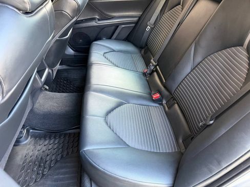 Used 2020 Toyota Camry SE FWD image 19