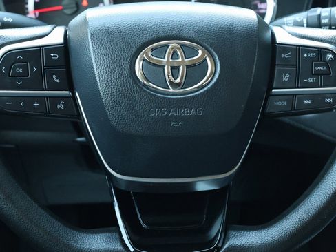 Used 2021 Toyota Highlander L image 17