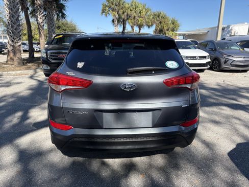 Used 2018 Hyundai Tucson SE image 6