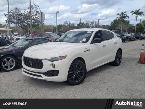 Used 2024 Maserati Levante GT Ultima image 1
