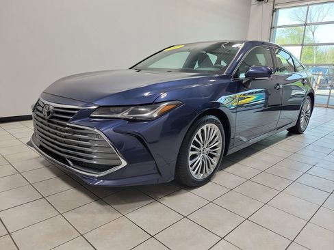 Used 2019 Toyota Avalon Limited w/ Advanced Safety Package FWD image 8
