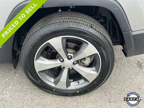 Used 2019 Jeep Cherokee Limited image 11