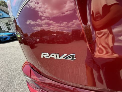 Used 2018 Toyota RAV4 XLE FWD image 35