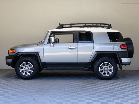 Used 2011 Toyota FJ Cruiser 4WD w/ Convenience Pkg image 7